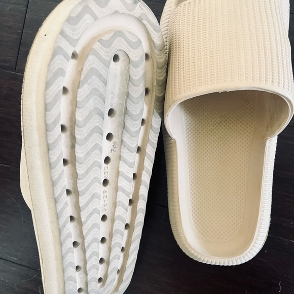 Cloud Slippers - Picture 3 of 3